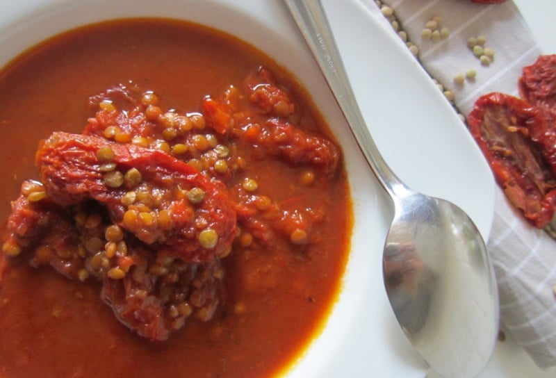 zuppa di lenticchie e pomodori secchi
