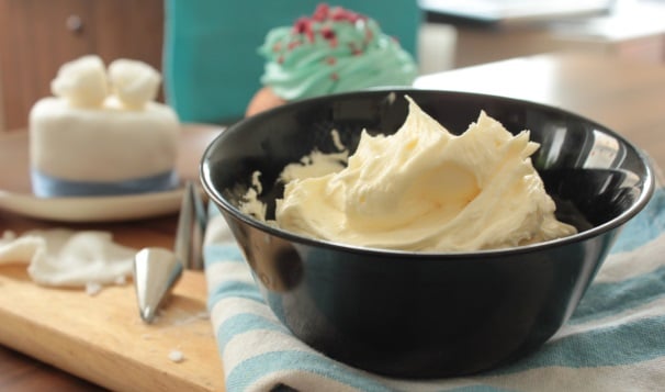 Ed ecco una foto della crema al burro pronta per essere utilizzata per la decorazione di torte e cupcake: