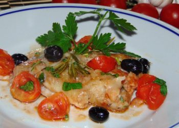 filetto di merluzzo con pomodorini olive e capperi