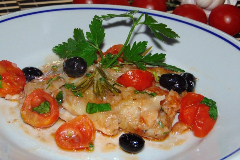 filetto di merluzzo con pomodorini olive e capperi