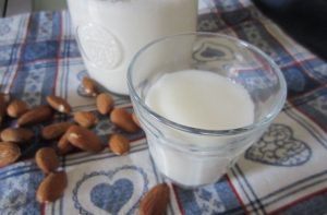 latte di mandorle latte di mandorle