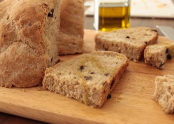 pane integrale con avena e uvetta