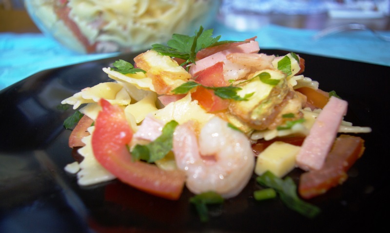 pasta fredda con gamberi e zucchine