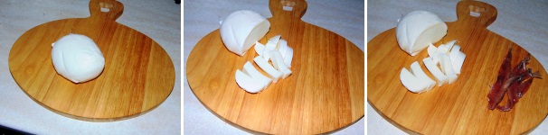 La provatura è un formaggio fresco, quindi al suo interno contiene ancora una parte liquida, dunque prima di utilizzarla, tagliatela a dadini e lasciatela una decina di minuti a scolare. Una volta che sarà bene asciutta, preparate i filetti di alici.
 