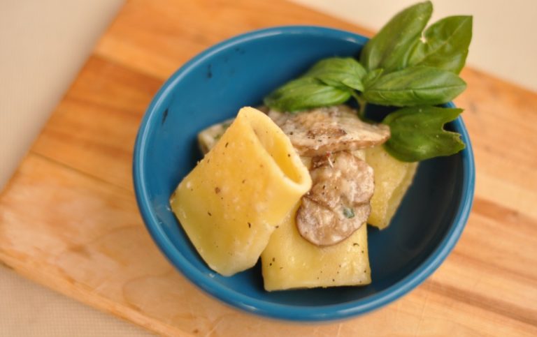 Paccheri al forno con champignon senza lattosio - Ricette.com