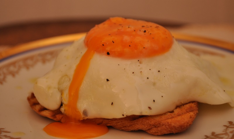 pane tostato con merluzzo e uova