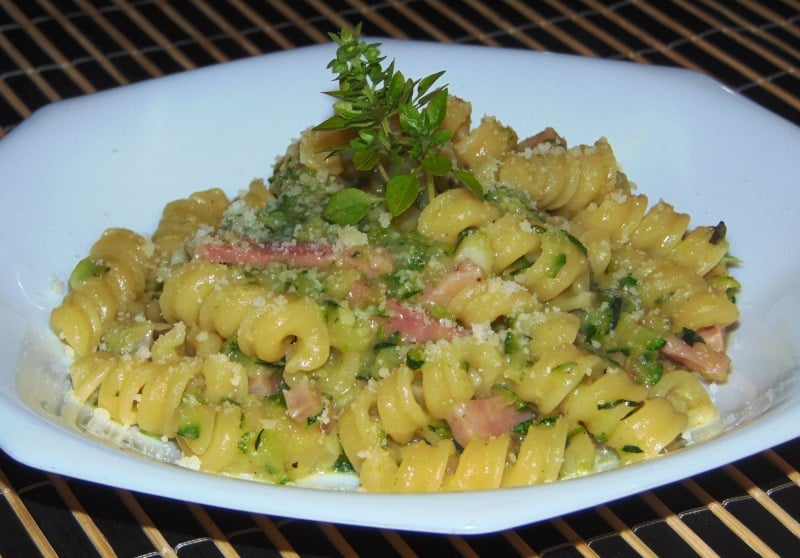 pasta con zucchine e prosciutto