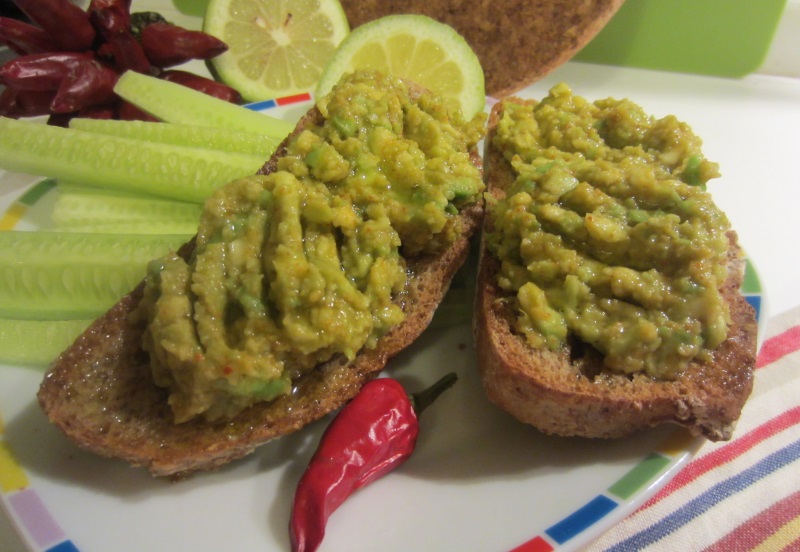 bruschette con salsa di avocado