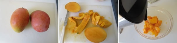 Lavate e sbucciate il mango. Tagliatelo a pezzettini e versate sopra l’acqua bollente.