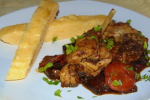 coniglio con funghi porcini e polenta coniglio con funghi porcini e polenta
