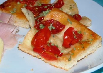 focaccia con pomodorini