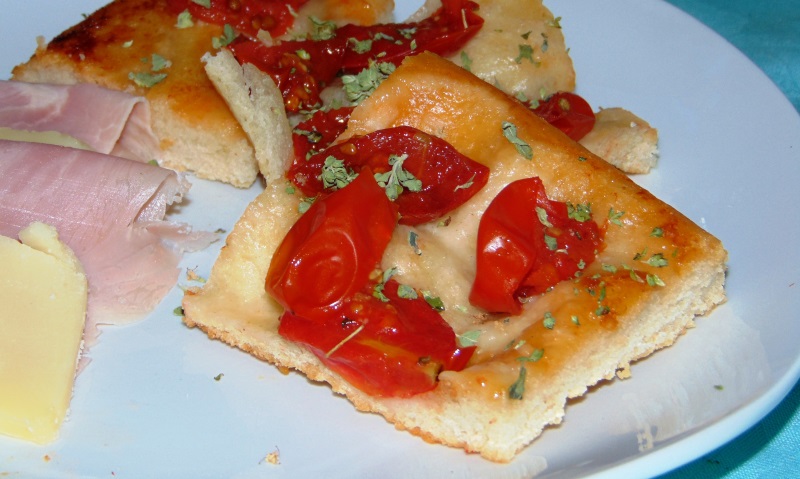 focaccia con pomodorini