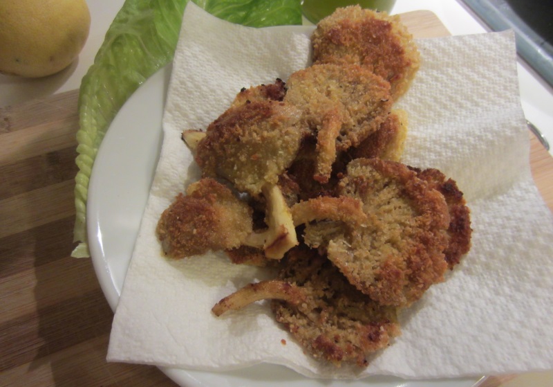 Ed ecco una foto dei funghi cornucopia fritti pronti per essere serviti: