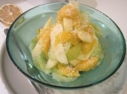 insalata di mele, mango e cetrioli