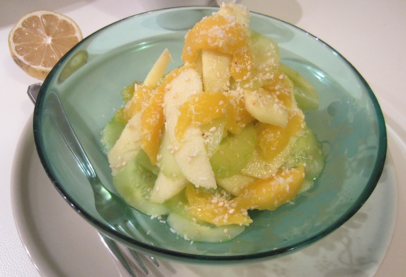 insalata di mele, mango e cetrioli