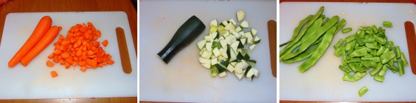 Pulite bene le carote, le zucchine ed i fagioli piattoni, quindi tagliateli a cubetti.