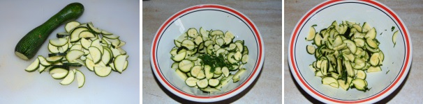 Iniziate la preparazione del piatto provvedendo alla marinatura delle zucchine, che dovranno essere molto tenere. Lavatele e mondatele, tagliandole successivamente a fettine sottile. Riponetele in una ciotola e conditele con il prezzemolo tritato, il sale, l’olio e il succo del limone. Lasciatele riposare per una decina di minuti.
 