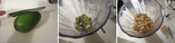 Lavate e tagliate l’avocado a metà. Una metà tagliatela in pezzettini e mettetela in un frullatore. Aggiungete i fagioli leggermente scottati e scolati, tenendone da parte un cucchiaio per la decorazione finale.