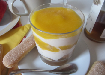 dolce al cucchiaio con mango