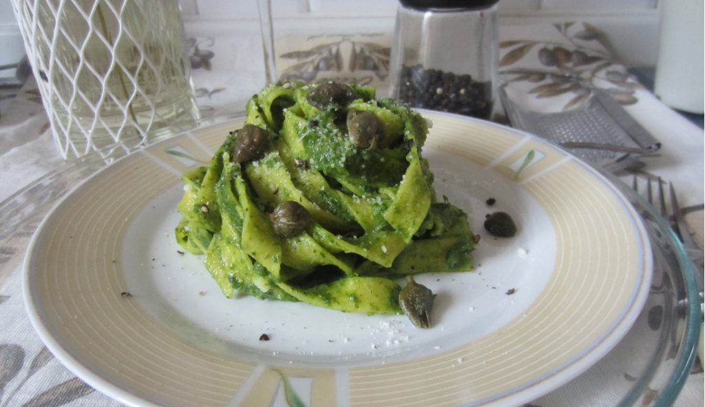 fettuccine con pesto di capperi