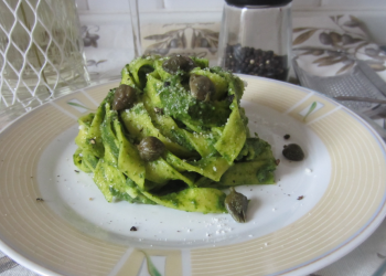 fettuccine con pesto di capperi