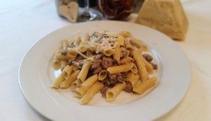 garganelli radicchio e salsiccia garganelli radicchio e salsiccia