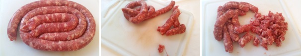 Prendete la salsiccia, con la lama del coltello fate un incisione per il lungo e iniziate a spelarla, eliminando così tutta la pellicina. Successivamente sgranate la salsiccia in piccoli pezzetti.
 