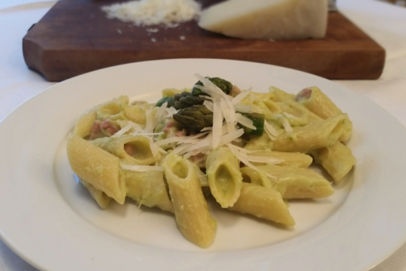 penne con salsa di asparagi