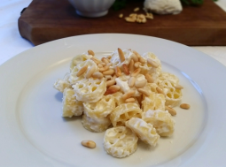 ruote con ricotta e pinoli