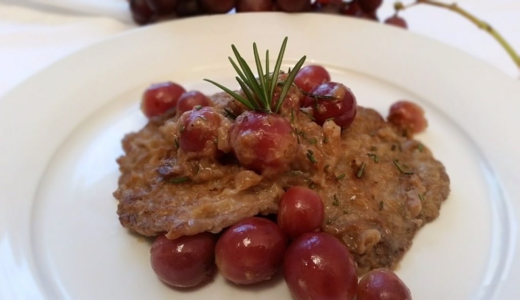 scaloppine con uva e rosmarino