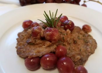 scaloppine con uva e rosmarino