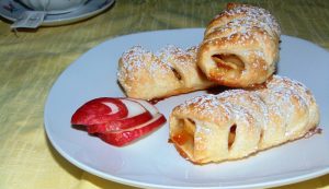 sfogliatine di mele e marmellata sfogliatine di mele e marmellata