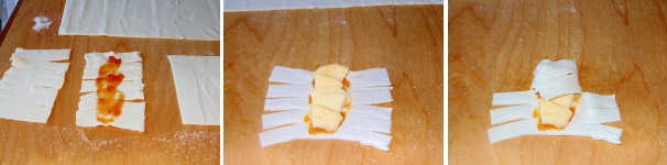 Stendete al centro di ogni pezzo di pasta un po’ di confettura di pesche e adagiatevi sopra i pezzetti di mela, quindi chiudete sovrapponendo le striscioline di pasta, alternando destra e sinistra.