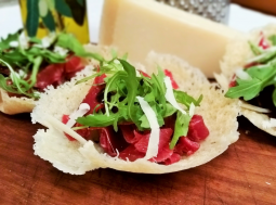 cestini di grana con straccetti di bresaola