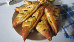 triangoli di pasta sfoglia triangoli di pasta sfoglia