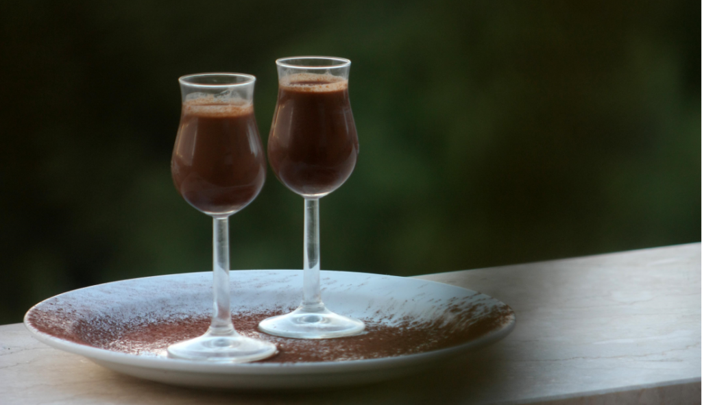 cocktail caldo al cioccolato e rum