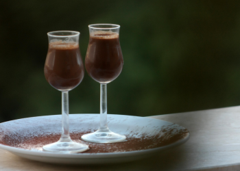 cocktail caldo al cioccolato e rum cocktail caldo al cioccolato e rum