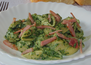 conchiglie con crema di spinaci