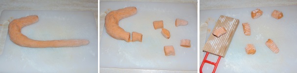 Su di un piano cosparso di farina, lavorate un pezzo d’impasto fino a formare un cordoncino dello spessore che preferite, ricavate poi dei pezzi che serviranno a formare gli gnocchi. Con un tagliere rigato per gnocchi formate le righine su ciascun pezzetto di pasta.