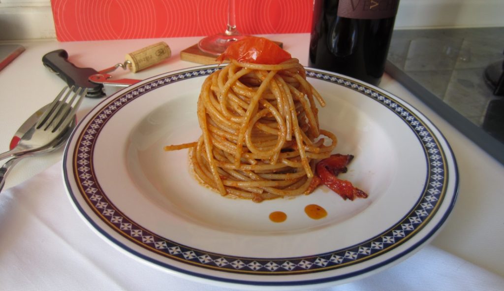 spaghetti integrali con sugo alle noci