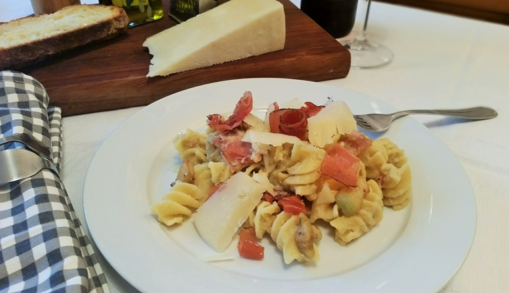 fusilli con crema di melenzane e speck