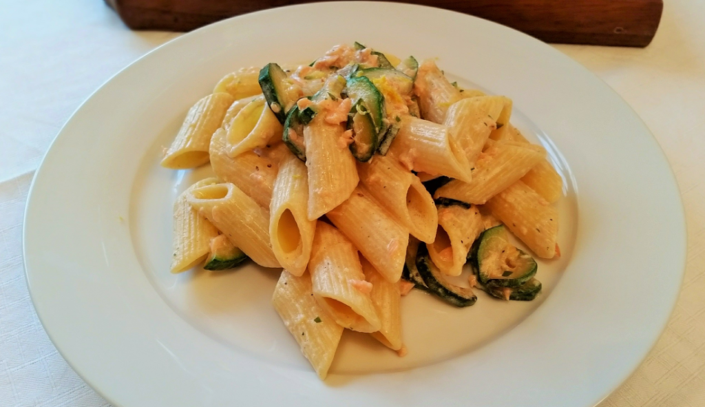 pasta zucchine e salmone