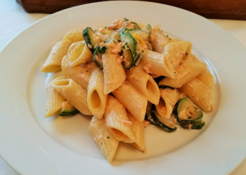 pasta zucchine e salmone