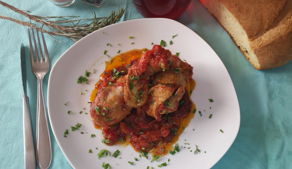 pollo in umido con pomodoro