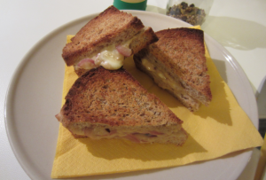 tramezzini di pane integrale_ Impiattamento finale: tramezzini di pane integrale_