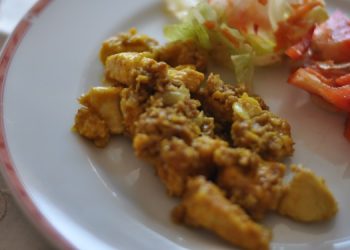 Impiattamento finale: Bocconcini di pollo al curry_