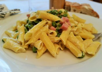 garganelli piselli e caprino