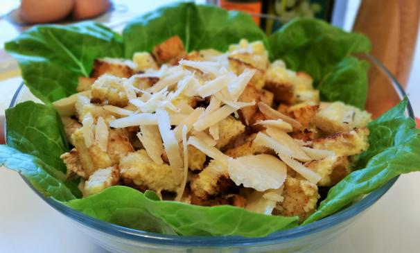 Ed ecco una foto della Caesar Salad pronta per essere servita: