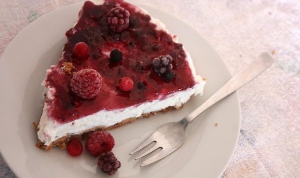 Ed ecco una foto di questa deliziosa cheesecake ai frutti di bosco pronta per essere servita: