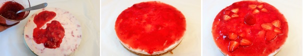 Una volta raffreddata, versate la salsa di fragole sulla cheesecake. Fate in modo che tutta la superficie sia ricoperta in modo uniforme.